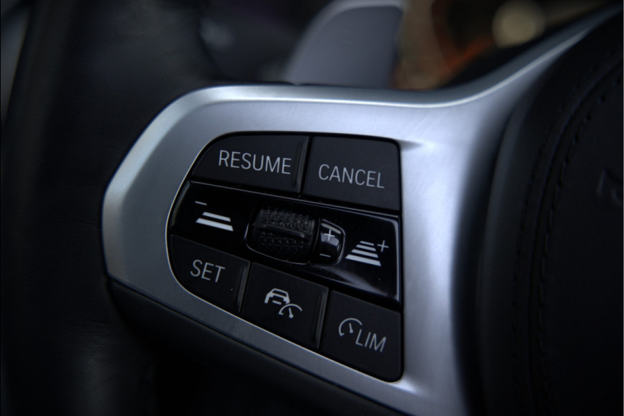 BMW 5 Serie Touring 530i High Executive M Sport | Panoramadak | Head-Up Display | Laser | Trekhaak | Stoelverwarming | Stuurverwarming | Memory Seats | Keyless | Adaptive Cruise Control | Comfort Seats | Shadowline | BTW | NAP | Dealer Ond