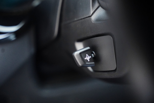 BMW 5 Serie Touring 530i High Executive M Sport | Panoramadak | Head-Up Display | Laser | Trekhaak | Stoelverwarming | Stuurverwarming | Memory Seats | Keyless | Adaptive Cruise Control | Comfort Seats | Shadowline | BTW | NAP | Dealer Ond