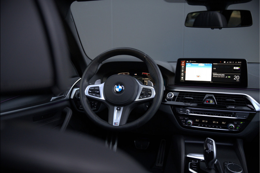 BMW 5 Serie Touring 530i High Executive M Sport | Panoramadak | Head-Up Display | Laser | Trekhaak | Stoelverwarming | Stuurverwarming | Memory Seats | Keyless | Adaptive Cruise Control | Comfort Seats | Shadowline | BTW | NAP | Dealer Ond