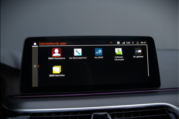 BMW 5 Serie Touring 530i High Executive M Sport | Panoramadak | Head-Up Display | Laser | Trekhaak | Stoelverwarming | Stuurverwarming | Memory Seats | Keyless | Adaptive Cruise Control | Comfort Seats | Shadowline | BTW | NAP | Dealer Ond