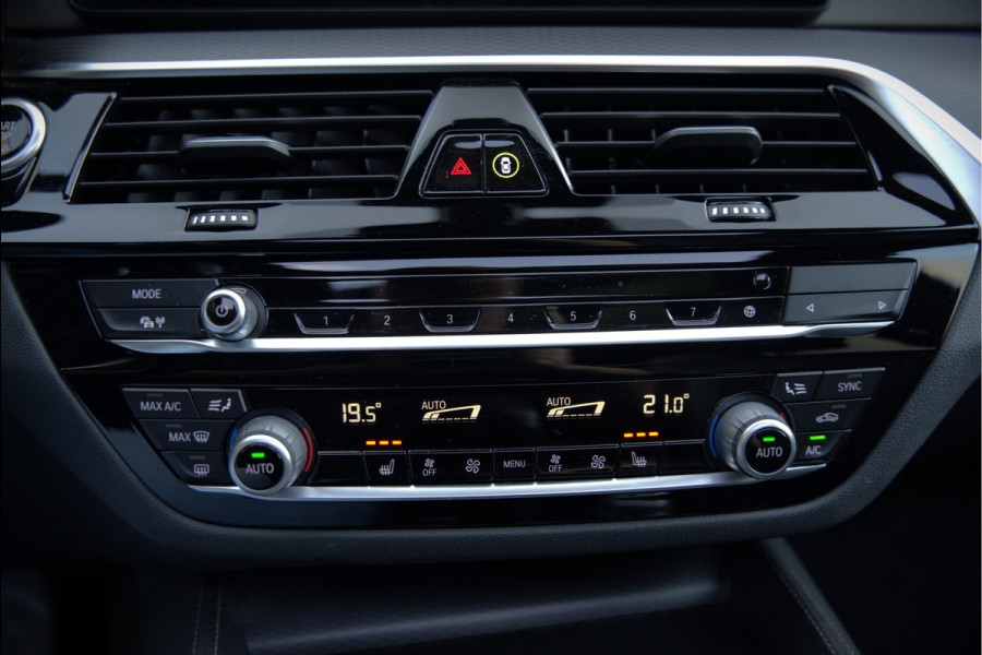 BMW 5 Serie Touring 530i High Executive M Sport | Panoramadak | Head-Up Display | Laser | Trekhaak | Stoelverwarming | Stuurverwarming | Memory Seats | Keyless | Adaptive Cruise Control | Comfort Seats | Shadowline | BTW | NAP | Dealer Ond