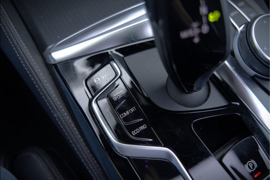 BMW 5 Serie Touring 530i High Executive M Sport | Panoramadak | Head-Up Display | Laser | Trekhaak | Stoelverwarming | Stuurverwarming | Memory Seats | Keyless | Adaptive Cruise Control | Comfort Seats | Shadowline | BTW | NAP | Dealer Ond