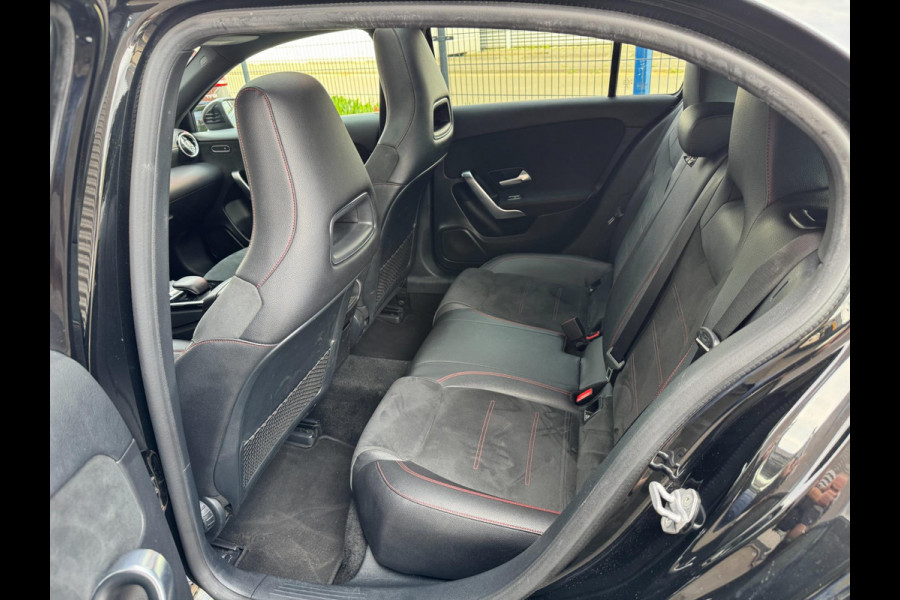Mercedes-Benz A-Klasse A250 AUT AMG LED Pano Widescreen Navi