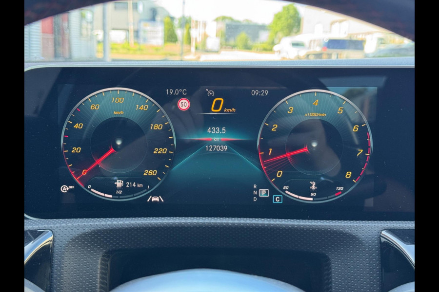 Mercedes-Benz A-Klasse A250 AUT AMG LED Pano Widescreen Navi