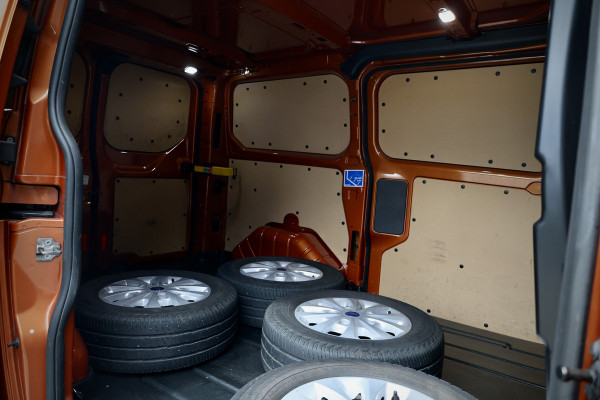 Ford Transit Custom 320 2.0 TDCI AUT 170PK Limited | L+R Schuifdeur | Camera | Xenon | CarPlay | Standkachel | Trekhaak | Stoelverwarming | Airco | Dealer onderhouden | Raptor Edition | Nieuwe APK | Onderhoudsbeurt
