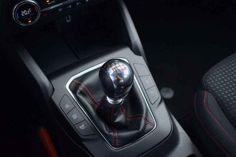 Ford FOCUS Wagon 1.0 EcoBoost ST Line Business | Trekhaak | CarPlay | Stuur- en Stoelverw. | Camera