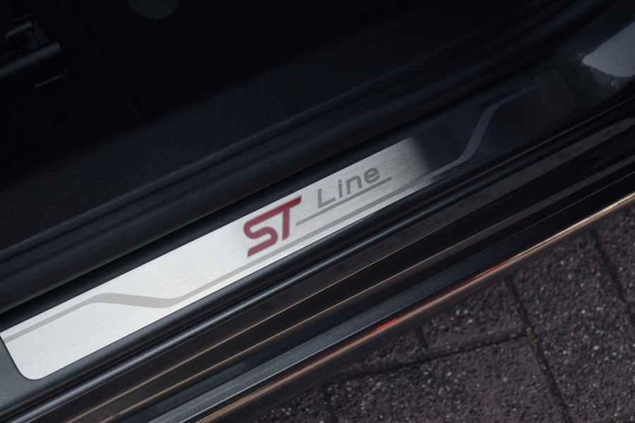 Ford FOCUS Wagon 1.0 EcoBoost ST Line Business | Trekhaak | CarPlay | Stuur- en Stoelverw. | Camera