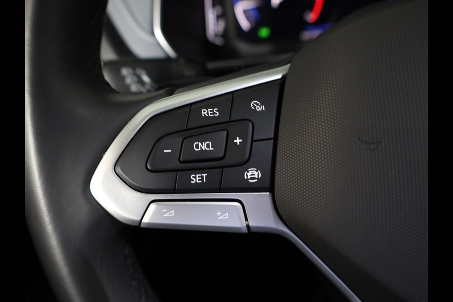 Volkswagen T-Cross 1.0 TSI Style 115 pk Automaat (DSG) | Navigatie | Parkeersensoren | Autom. airco | Matrix LED koplampen | Stoelverwarming |