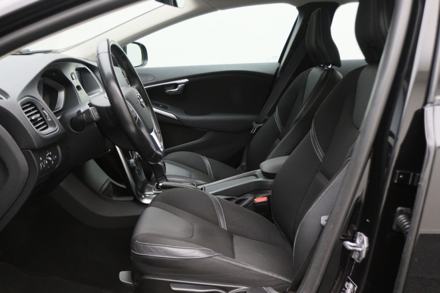 Volvo V40 1.5 T2 Momentum Automaat LED, Navigatie, Stoelverwarming, Cruise, Climate, PDC