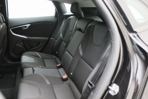 Volvo V40 1.5 T2 Momentum Automaat LED, Navigatie, Stoelverwarming, Cruise, Climate, PDC
