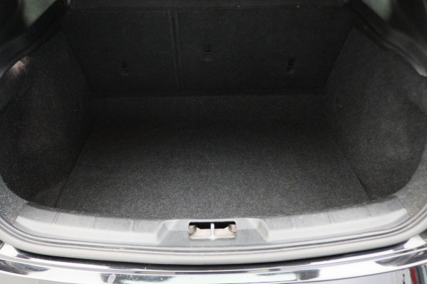 Volvo V40 1.5 T2 Momentum Automaat LED, Navigatie, Stoelverwarming, Cruise, Climate, PDC