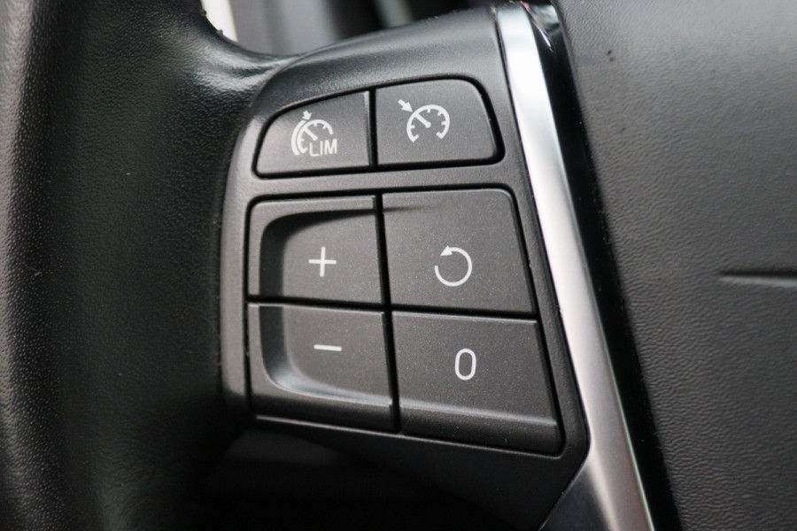 Volvo V40 1.5 T2 Momentum Automaat LED, Navigatie, Stoelverwarming, Cruise, Climate, PDC