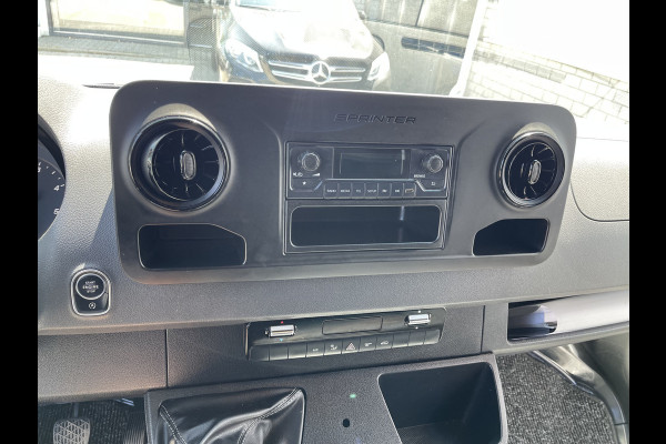 Mercedes-Benz Sprinter 211 1.9 CDI L1H1 FWD / vaste prijs rijklaar € 21.950 ex btw / lease vanaf € 358 / airco / cruise control / trekhaak / euro 6 diesel / bpm vrij / bijrijdersbank !