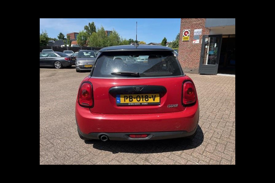 MINI Mini 1.5 Cooper Business Automaat | Navigatie | Parkeersensoren achter | Airco