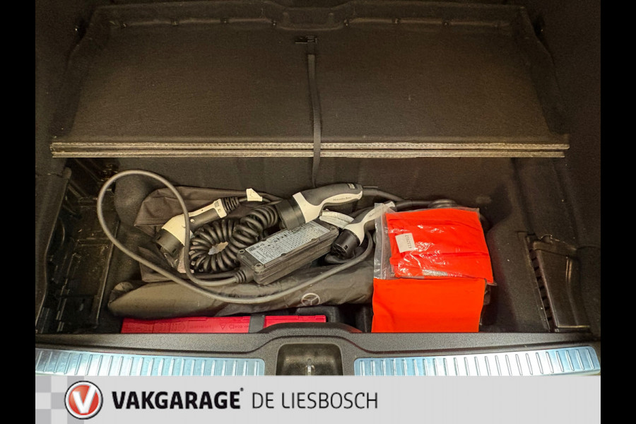 Mercedes-Benz GLC 300e 4MATIC Premium Plus / trekhaak / sfeer verlichting / panorama-dak / virtual