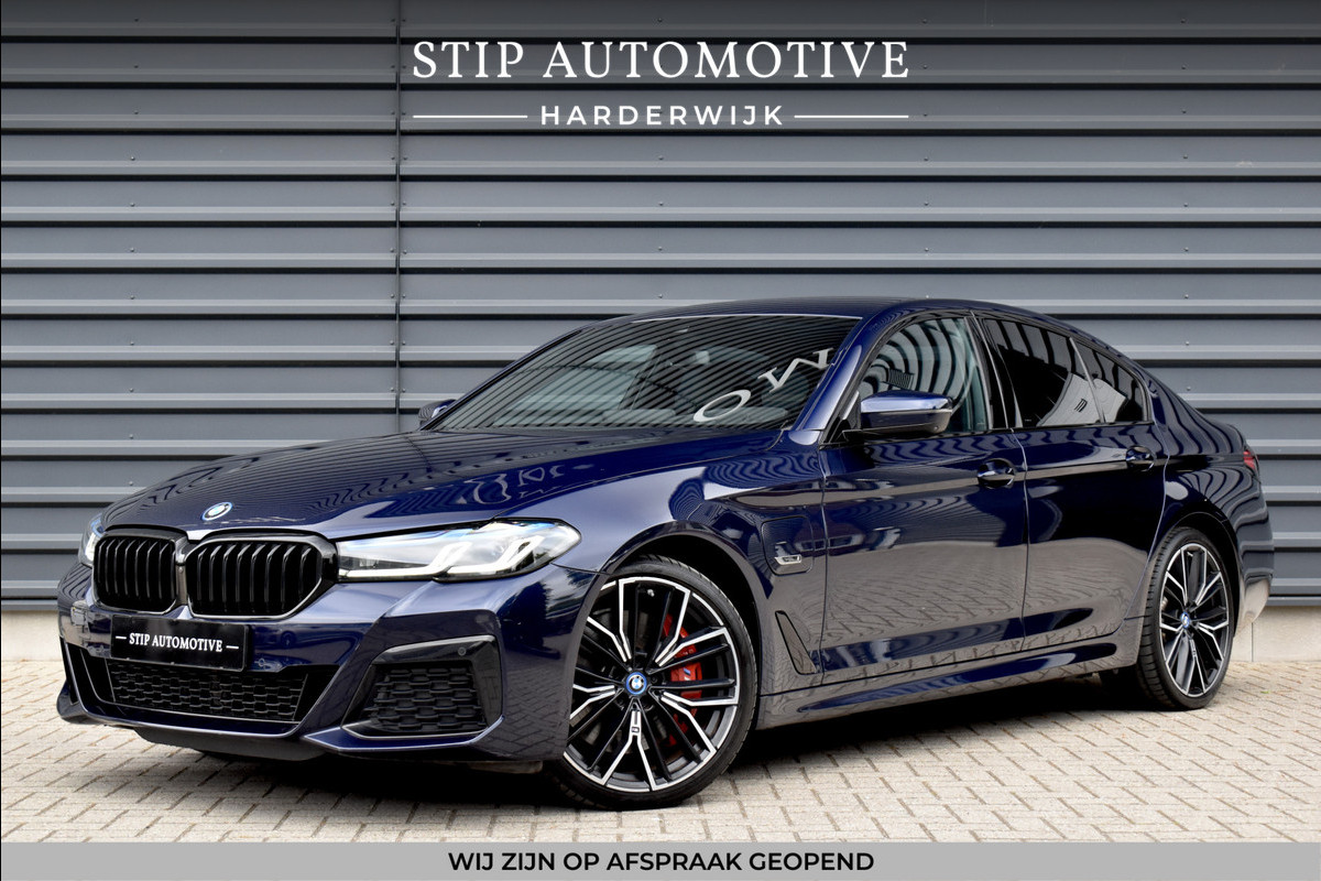 BMW 5 Serie 545e xDrive 394pk M Sport Plus | Laserlight | 20'' Velgen | 360 Camera | Comfort Zetels | Head-Up | Memory |