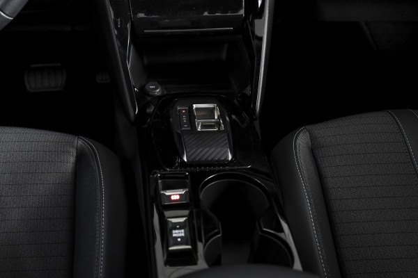 Peugeot 2008 1.2 PureTech Allure Pack 130 PK - Automaat | Dig. Cockpit | PDC | Camera | NAV + App, Connect | ECC | DAB | LM 17" |