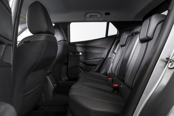 Peugeot 2008 1.2 PureTech Allure Pack 130 PK - Automaat | Dig. Cockpit | PDC | Camera | NAV + App, Connect | ECC | DAB | LM 17" |