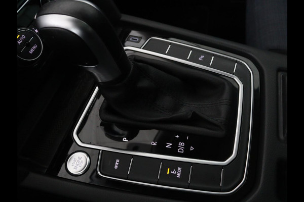 Volkswagen Passat Variant 1.4 TSI PHEV GTE Business | Panoramadak | Massage | Stoelverwarming | Adaptive cruise | Camera | Elektrische achterklep