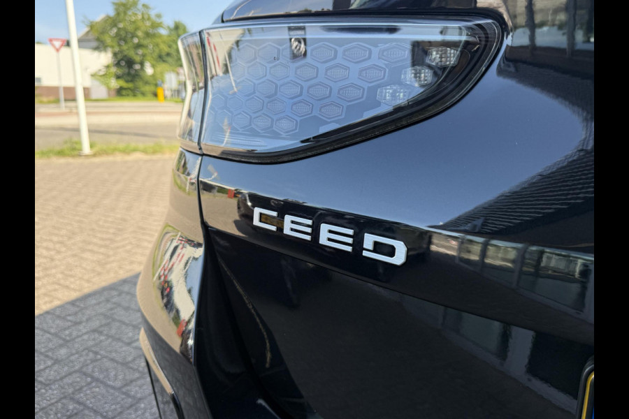 Kia Ceed 1.5 T-GDi GT-Line | ZOMERDEALS | ACHTERUITRIJCAMERA | NAVIGATIE SYSTEEM | CLIMATE CONTROL | AFNEEMBARE TREKHAAK |