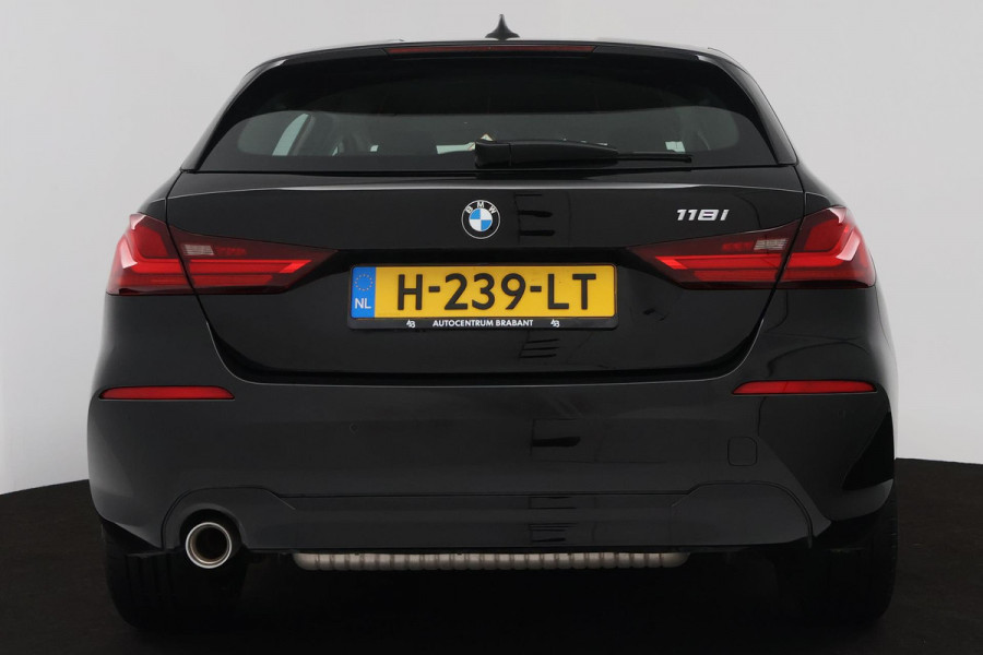 BMW 1-serie 118i High Executive Edition (PARKEERSENSOREN, STOELVERWARMING, CRUISE CONTROL, LEDEREN STOELEN, DEALER ONDERHOUDEN)