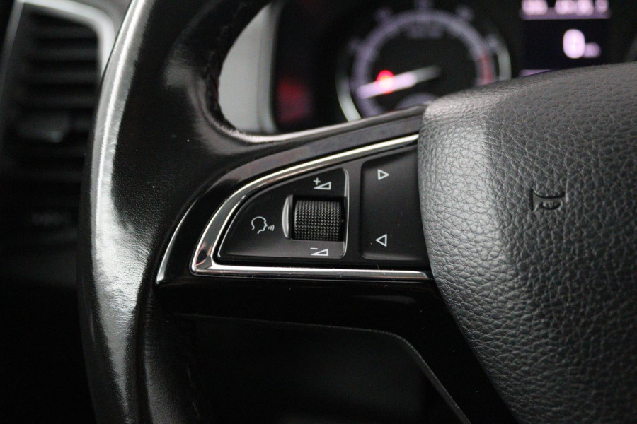 Škoda Karoq 1.5 TSI ACT Ambition Business (ACHTERUITRIJCAMERA, PARKEERSENSOREN, CRUISE CONTROL, NAVIGATIE, AUTOMAAT)
