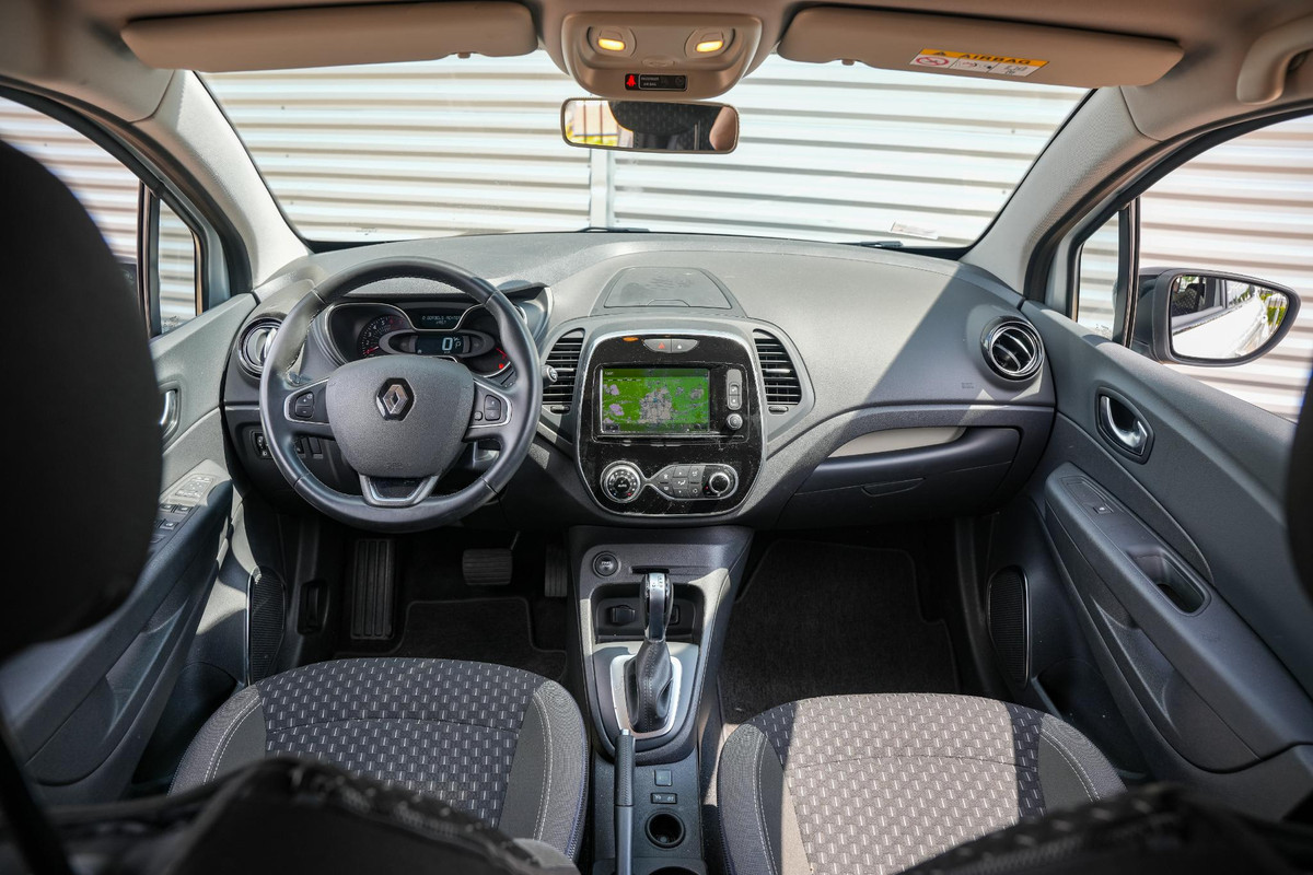 Renault Captur 1.3 TCe Intens Achteruitrijcamera parkeersensoren achter 17"L.M. Navi Mistlampen Renault Captur 1.3 TCe Intens Achteruitrijcamera parkeersensoren achter 17"L.M. Navi Mistlampen