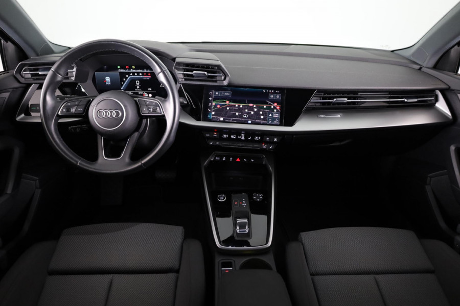 Audi A3 Limousine 30 TFSI Advanced edition 110pk S-tronic | Navigatie | Stoelverwarming | 17 inch lichtmetalen velgen | Parkeerassistent | Climatronic