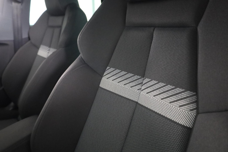 Audi A3 Limousine 30 TFSI Advanced edition 110pk S-tronic | Navigatie | Stoelverwarming | 17 inch lichtmetalen velgen | Parkeerassistent | Climatronic