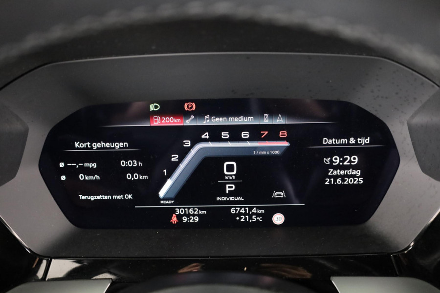 Audi A3 Limousine 30 TFSI Advanced edition 110pk S-tronic | Navigatie | Stoelverwarming | 17 inch lichtmetalen velgen | Parkeerassistent | Climatronic