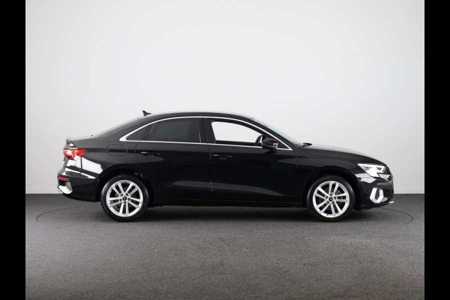 Audi A3 Limousine 30 TFSI Advanced edition 110pk S-tronic | Navigatie | Stoelverwarming | 17 inch lichtmetalen velgen | Parkeerassistent | Climatronic