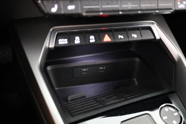 Audi A3 Limousine 30 TFSI Advanced edition 110pk S-tronic | Navigatie | Stoelverwarming | 17 inch lichtmetalen velgen | Parkeerassistent | Climatronic