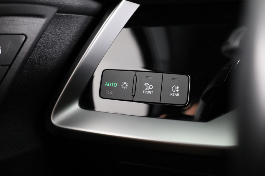 Audi A3 Limousine 30 TFSI Advanced edition 110pk S-tronic | Navigatie | Stoelverwarming | 17 inch lichtmetalen velgen | Parkeerassistent | Climatronic