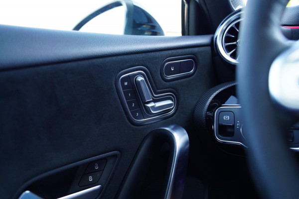 Mercedes-Benz A-Klasse AMG 45 4MATIC+ Premium Plus | Panorama | Sterrenhemel | Sport uitlaat | Burmester | Luxe leder/Alcantara |