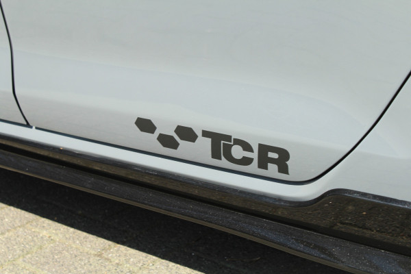 Volkswagen Golf 2.0 TSI GTI TCR 290pk DSG7 Panoramadak Clima Cruise Navi Camera DynAudio Keyless Zwarte 19"LMV