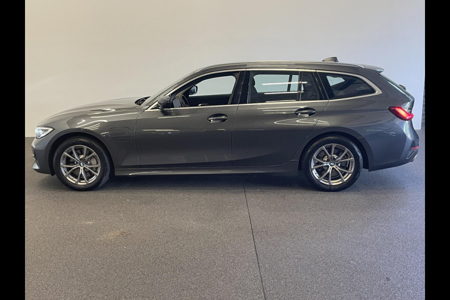 BMW 3 Serie Touring 330e 292PK Sportline Aut-8 Leder Vernasca Ambiente Verlichting Trekhaak PDC VA Navi Cruise Control Live cockpit Plus