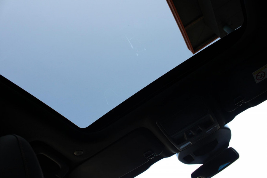 Ford Kuga 2.5 PHEV ST-Line X |  Trekhaak | Panoramadak | elektrische achterklep | Adaprive Cruise control | dodehoeksensoren | camera | head up display | adaptive LED