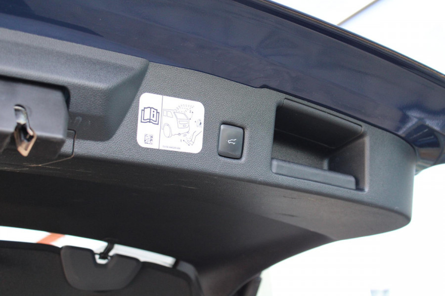 Ford Kuga 2.5 PHEV ST-Line X |  Trekhaak | Panoramadak | elektrische achterklep | Adaprive Cruise control | dodehoeksensoren | camera | head up display | adaptive LED
