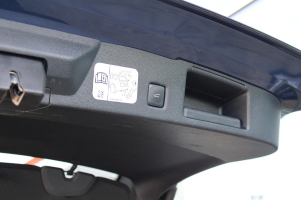 Ford Kuga 2.5 PHEV ST-Line X |  Trekhaak | Panoramadak | elektrische achterklep | Adaprive Cruise control | dodehoeksensoren | camera | head up display | adaptive LED