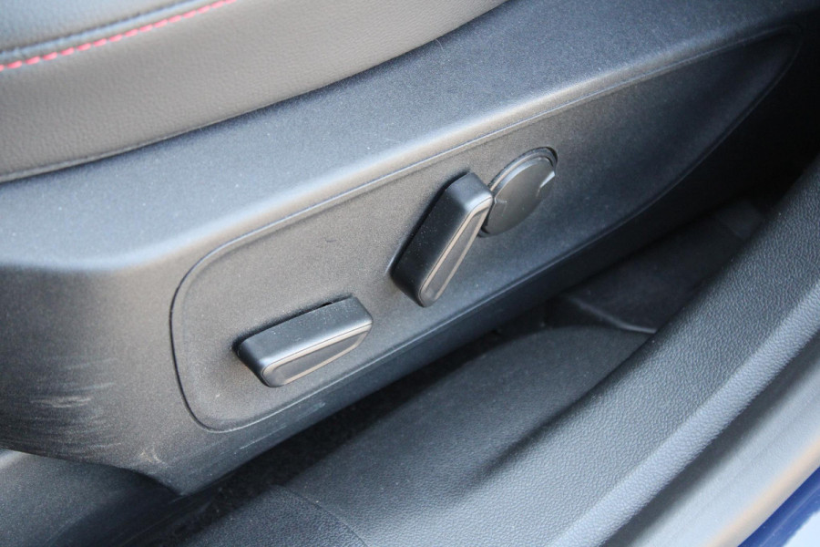 Ford Kuga 2.5 PHEV ST-Line X |  Trekhaak | Panoramadak | elektrische achterklep | Adaprive Cruise control | dodehoeksensoren | camera | head up display | adaptive LED