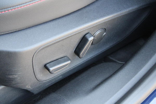 Ford Kuga 2.5 PHEV ST-Line X |  Trekhaak | Panoramadak | elektrische achterklep | Adaprive Cruise control | dodehoeksensoren | camera | head up display | adaptive LED