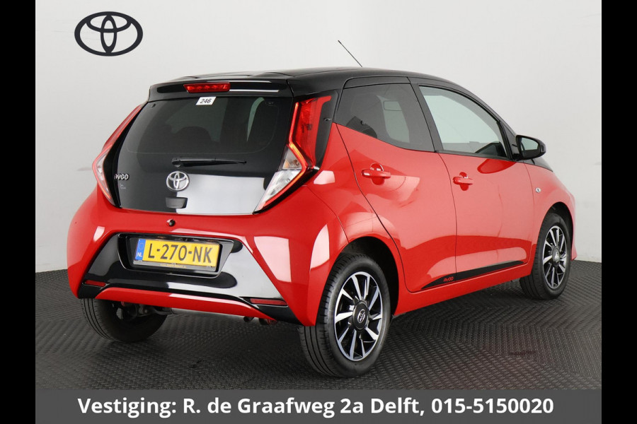 Toyota Aygo 1.0 VVT-i X-Play Bi-Tone Automaat | Apple Carplay & AndroidAUTO | Lichtmetalen velgen | Camera |