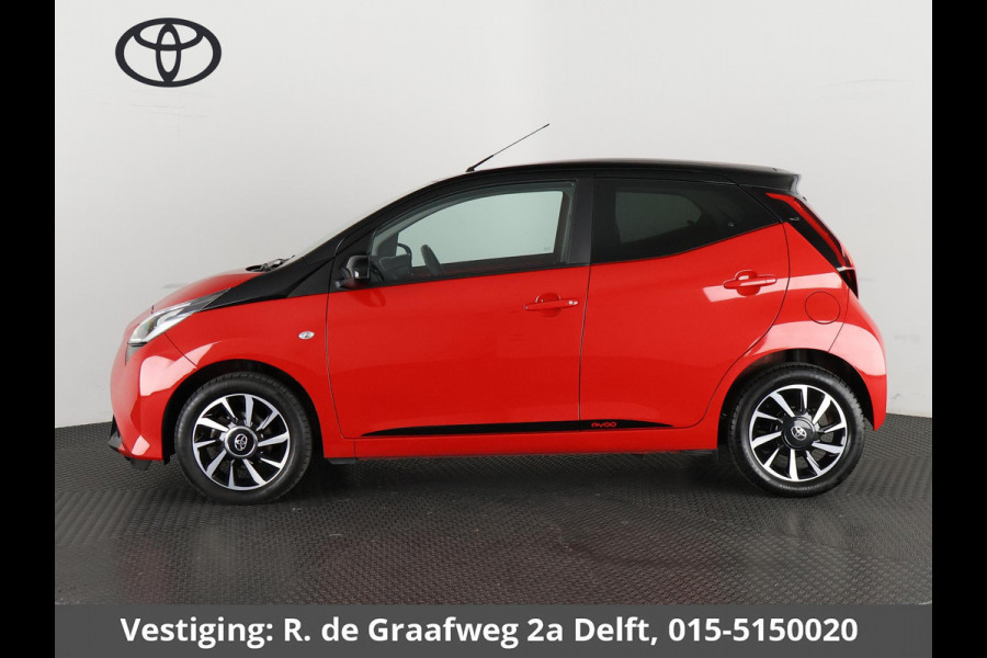 Toyota Aygo 1.0 VVT-i X-Play Bi-Tone Automaat | Apple Carplay & AndroidAUTO | Lichtmetalen velgen | Camera |