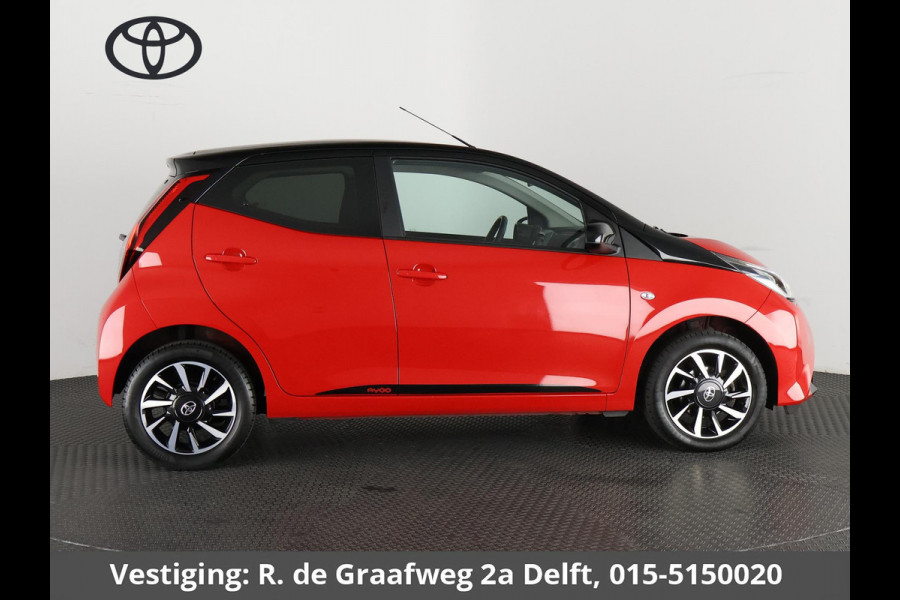 Toyota Aygo 1.0 VVT-i X-Play Bi-Tone Automaat | Apple Carplay & AndroidAUTO | Lichtmetalen velgen | Camera |