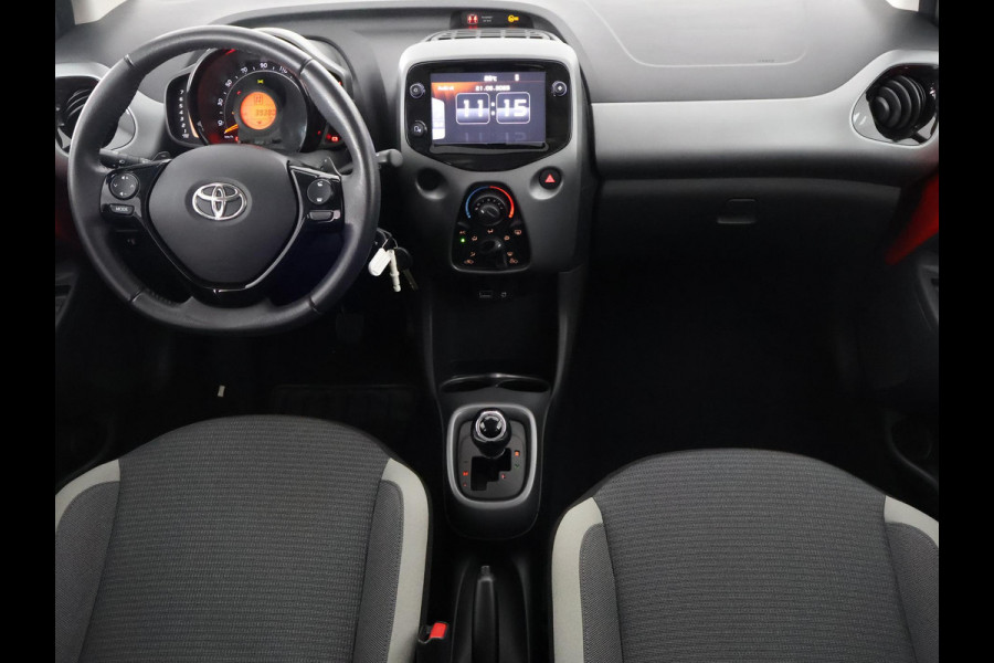 Toyota Aygo 1.0 VVT-i X-Play Bi-Tone Automaat | Apple Carplay & AndroidAUTO | Lichtmetalen velgen | Camera |
