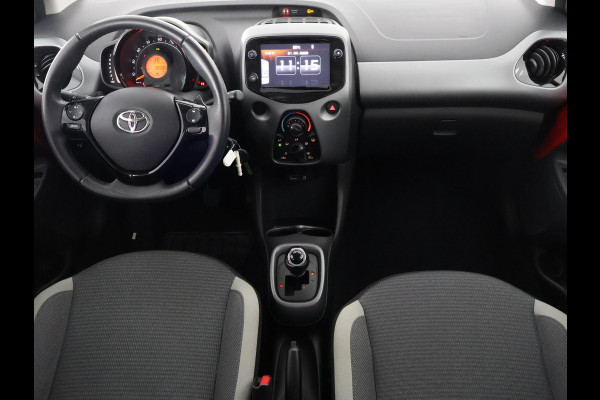 Toyota Aygo 1.0 VVT-i X-Play Bi-Tone Automaat | Apple Carplay & AndroidAUTO | Lichtmetalen velgen | Camera |