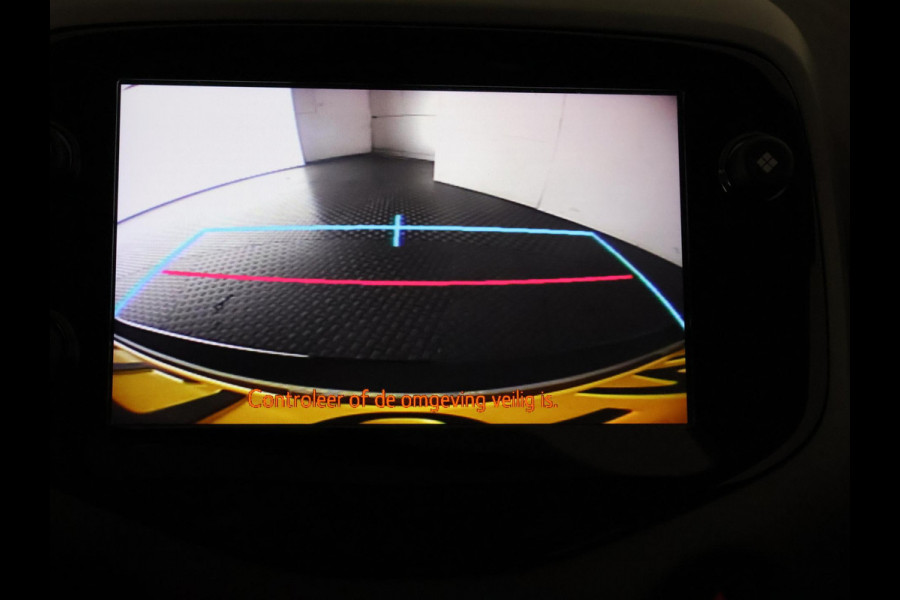 Toyota Aygo 1.0 VVT-i X-Play Bi-Tone Automaat | Apple Carplay & AndroidAUTO | Lichtmetalen velgen | Camera |