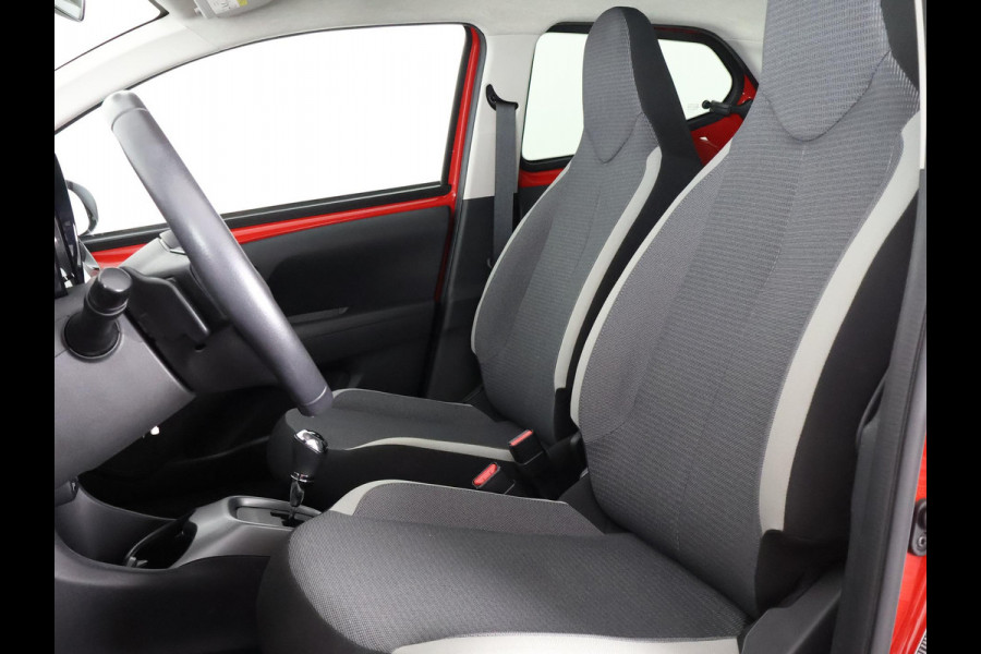 Toyota Aygo 1.0 VVT-i X-Play Bi-Tone Automaat | Apple Carplay & AndroidAUTO | Lichtmetalen velgen | Camera |