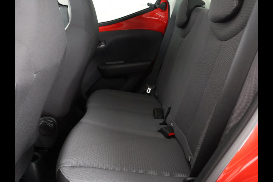 Toyota Aygo 1.0 VVT-i X-Play Bi-Tone Automaat | Apple Carplay & AndroidAUTO | Lichtmetalen velgen | Camera |