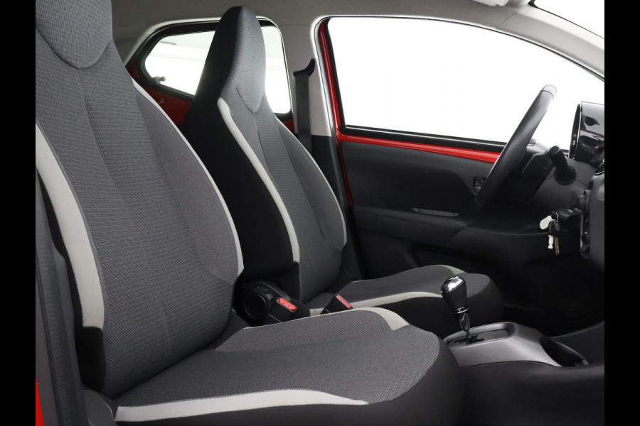 Toyota Aygo 1.0 VVT-i X-Play Bi-Tone Automaat | Apple Carplay & AndroidAUTO | Lichtmetalen velgen | Camera |
